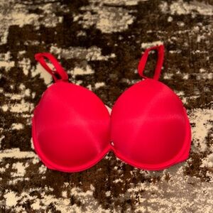 Victoria's Secret Red Super Pus-Up Bra